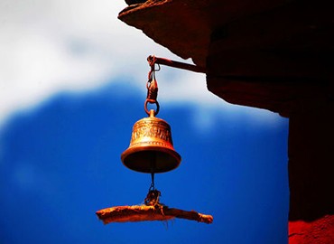 The bell hanging on the roof stands for peace and prosperity. The bell hanging on the roof stands for peace and prosperity.