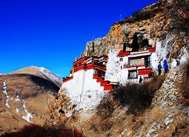 Drak Yerpa was built by Songtsan Gampo, the first emperor of a united Tibet, in the 7th century for his wife.