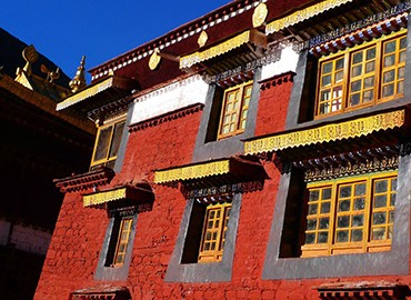 There are many rare and historical relics in Tsurphu Monastery. There are many rare and historical relics in Tsurphu Monastery.