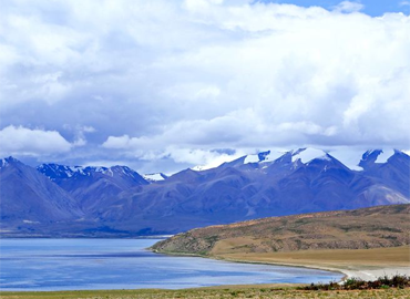 Lake Manasarovar is the most transparent fresh water lake in China. It supports life while the salt lake Rakshas Tal lies next to it supports no life. Lake Manasarovar is the most transparent fresh water lake in China. It supports life while the salt lake Rakshas Tal lies next to it supports no life.