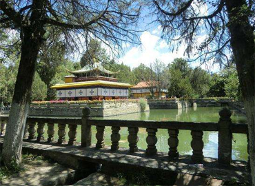 Kelsang Potrang, as the first palace in Norbulingka, it is named after the 7th Dalai Lama, Kelsang Gyatso Kelsang Potrang, as the first palace in Norbulingka, it is named after the 7th Dalai Lama, Kelsang Gyatso