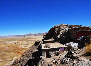 Rutog monasteries located at the top of the hills. Rutog monasteries located at the top of the hills.