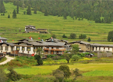 If you go to Nyingchi from Lhasa, we will usaually stay a while in Tashigang Village. You can visit Tibetan family here. If you go to Nyingchi from Lhasa, we will usaually stay a while in Tashigang Village. You can visit Tibetan family here.