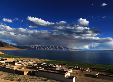 Dawatso is a beautiful lake surrounded by valleys. Dawatso is a beautiful lake surrounded by valleys.
