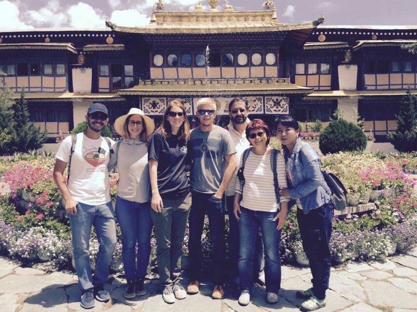 A group of tourists at Norbulingka. A group of tourists at Norbulingka.