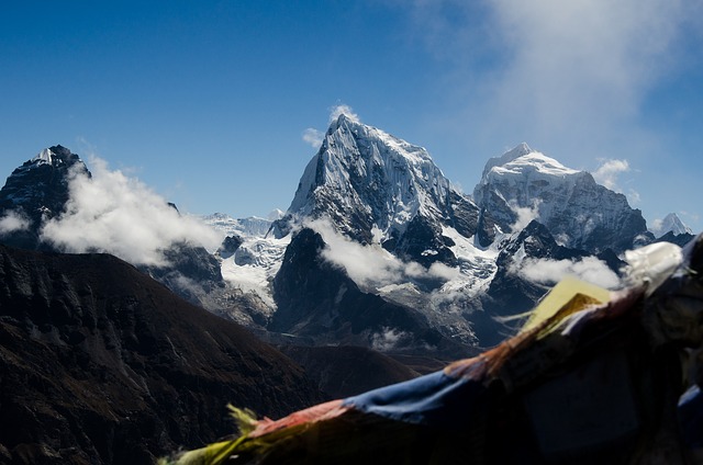 Mount Everest attracts thousands of travelers to explore it every year. The awe-inspiring mountain has an altitude of 8848 meters, which is really spectacular. Mount Everest attracts thousands of travelers to explore it every year. The awe-inspiring mountain has an altitude of 8848 meters, which is really spectacular.