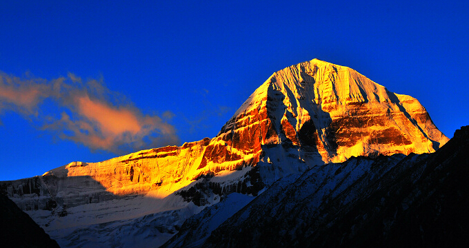 Famous as “the center of the world”, Mount Kailash is the holy mountains of both Buddhism and Hinduism. Pilgrims all over the world come here to worship this holy place. Famous as “the center of the world”, Mount Kailash is the holy mountains of both Buddhism and Hinduism. Pilgrims all over the world come here to worship this holy place.