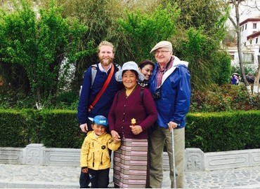 Many elderly people usually think twice about traveling to Tibet.