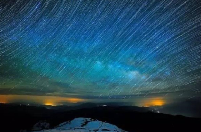 See the clear starry sky in Ngari in September.