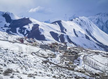 Traveling to Tibet in January is what adventurous tourists dream to do. Traveling to Tibet in January is what adventurous tourists dream to do.