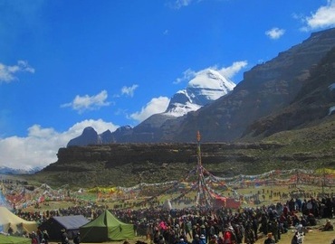 There're very grand events at the foot of Mt. Kailash during the Saga Dawa Festival. There're very grand events at the foot of Mt. Kailash during the Saga Dawa Festival.