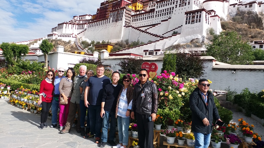 Potala Palace, the cardinal landmark of Tibet and the masterpiece of Tibetan architecture Potala Palace, the cardinal landmark of Tibet and the masterpiece of Tibetan architecture