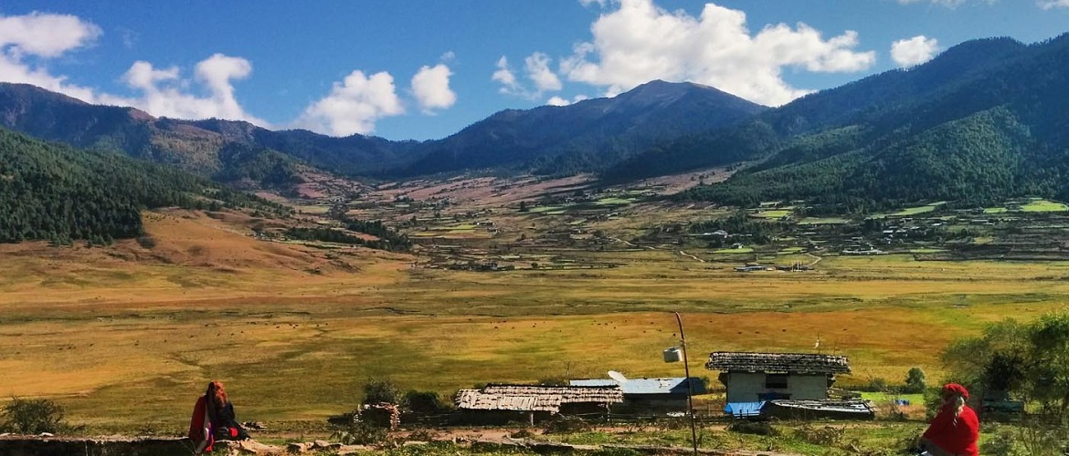 Gogona, a beautiful hilltop site overlooking a long valley. Gogona, a beautiful hilltop site overlooking a long valley.