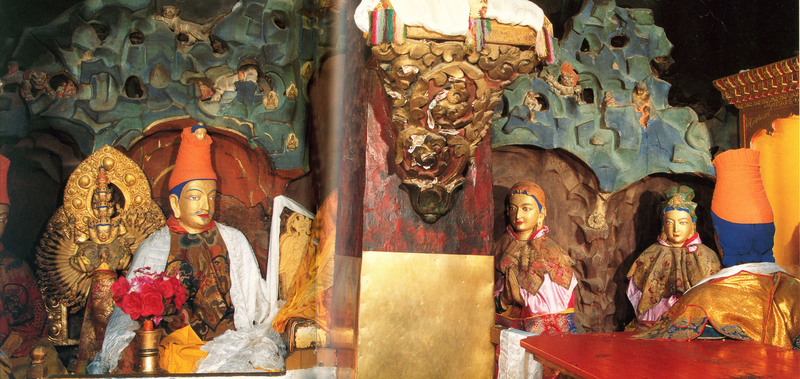 Dharma Cave in Potala Palace, it's actually a cave. Dharma Cave in Potala Palace, it's actually a cave.