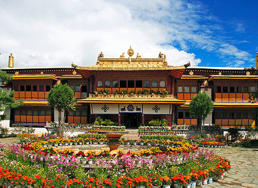 Most Famous Monasteries and Temples in Tibet