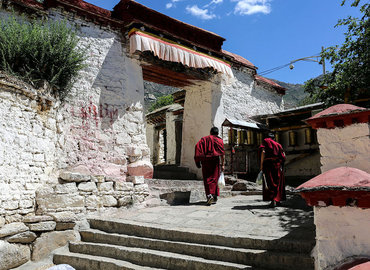 Drepung Monastery is also a Buddhist education base. It is the best place to learn and impart Buddhism. Drepung Monastery is also a Buddhist education base. It is the best place to learn and impart Buddhism.