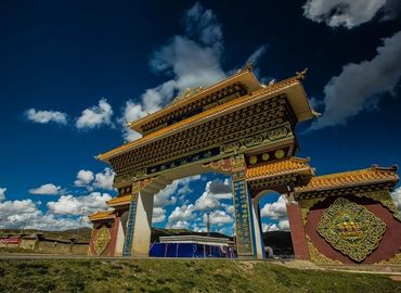 The city gate of Litang The city gate of Litang