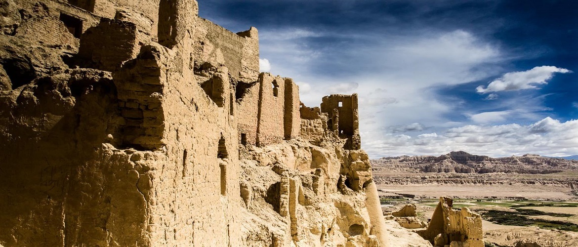 The ruins of the former capital of the Guge kingdom are located at Tsaparang. The ruins of the former capital of the Guge kingdom are located at Tsaparang.