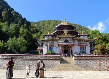 Lamaling Temple is home for monks and nuns. Lamaling Temple is home for monks and nuns.