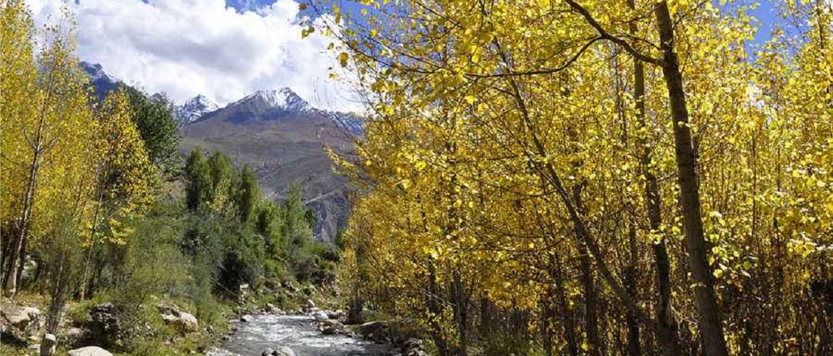 Nyemo Tunba is a beautiful scenic spot. Nyemo Tunba is a beautiful scenic spot.