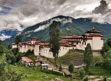 Trongsa Dzong is the largest dzong fortress in Bhutan. Trongsa Dzong is the largest dzong fortress in Bhutan.
