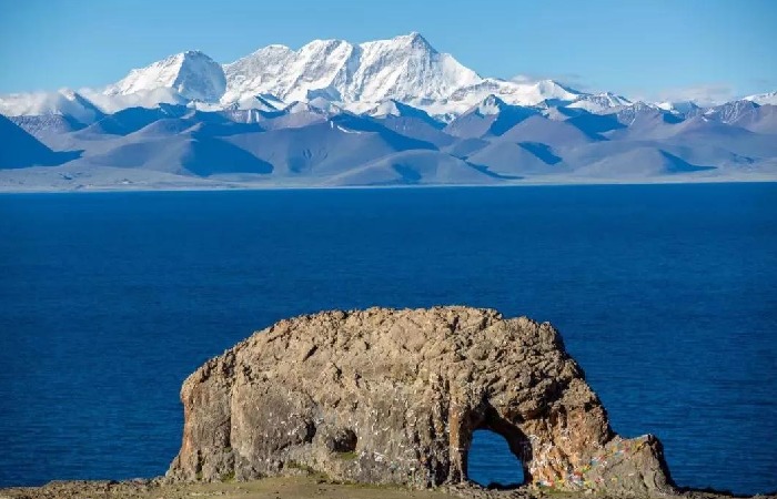 Namtso and Nyenchen Tanglha