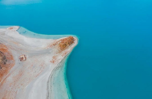 Yamdroktso Lake