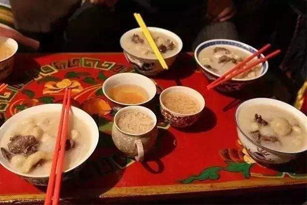 Eating Gutu is one of the important rutals at New Year's Eve.