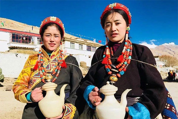 Housewives carry back the first bucket of water on Day 1.