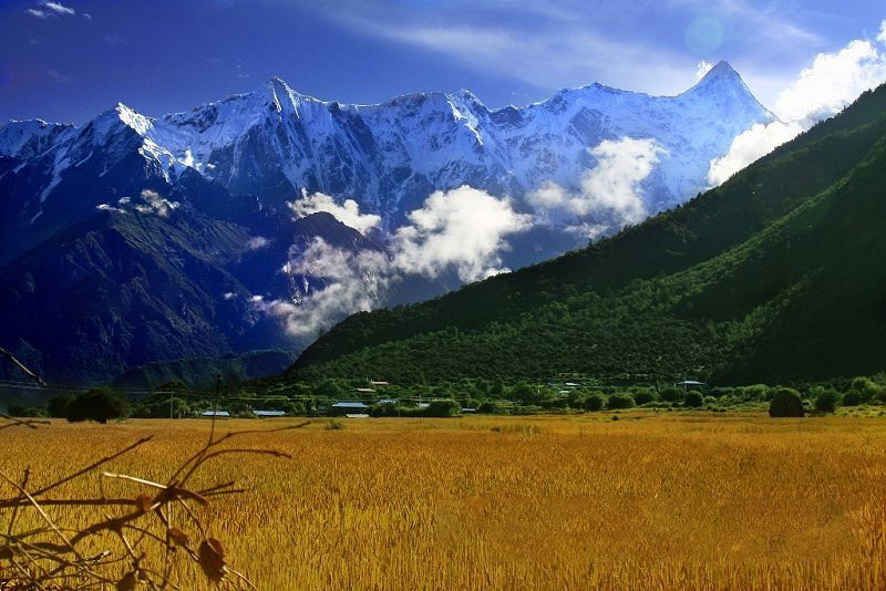 Yarlung Tsangpo River Valley